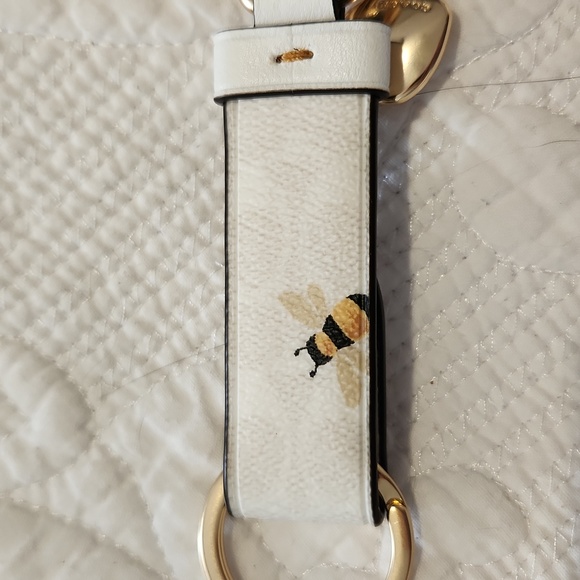 NWT Coach BEE ๐ print key ring trigger snap bag clip keys cream gold - Picture 4 of 7
